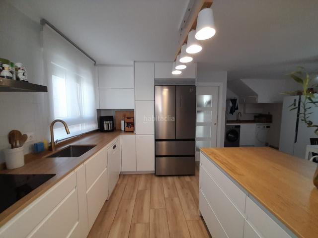 Chalet en venta en San Martín de la Vega. chalet pareado 4 dormitorios, 4 baños, piscina privada aerotermia, placas solares. Chalets San Martín de la.