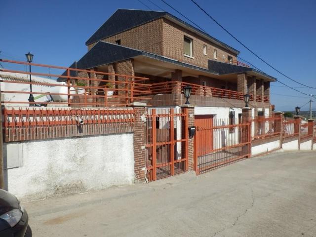 Chalet en venta en San Martín de Pusa. Se vende Chalet ALQUILADO en Calle DEL BARRIO NUEVO 35 San Martín de Pusa, Toledo. Chalets San Martín de.