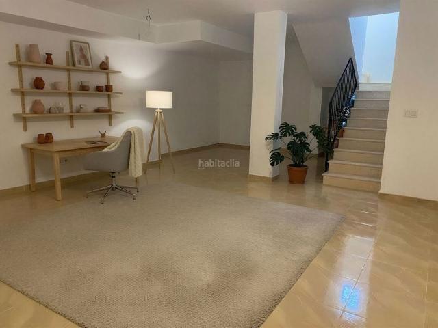 Chalet en venta en San Miguel de Salinas. Acogedora casa de vacaciones con solarium para relajarse. Chalets San Miguel de.