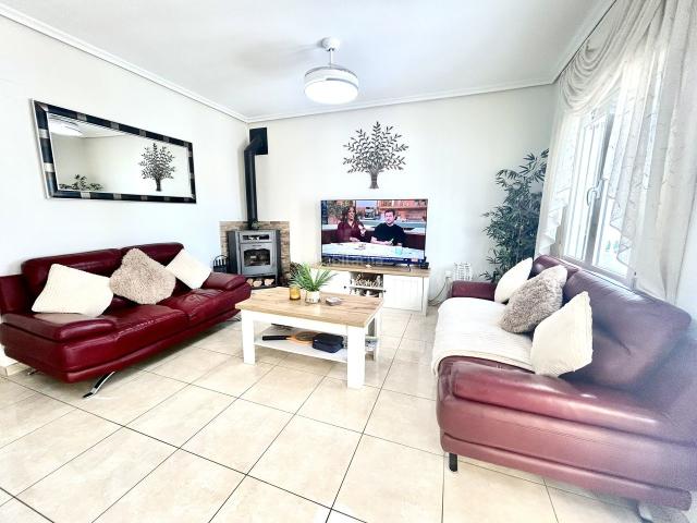 Chalet en venta en Orihuela, Villamartín Las Filipinas.. Chalets.