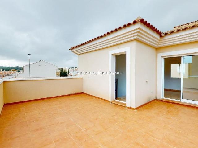 Chalet en venta en San Miguel de Salinas. Ultimas tres Casas de tres dormitorios. Chalets San Miguel de.