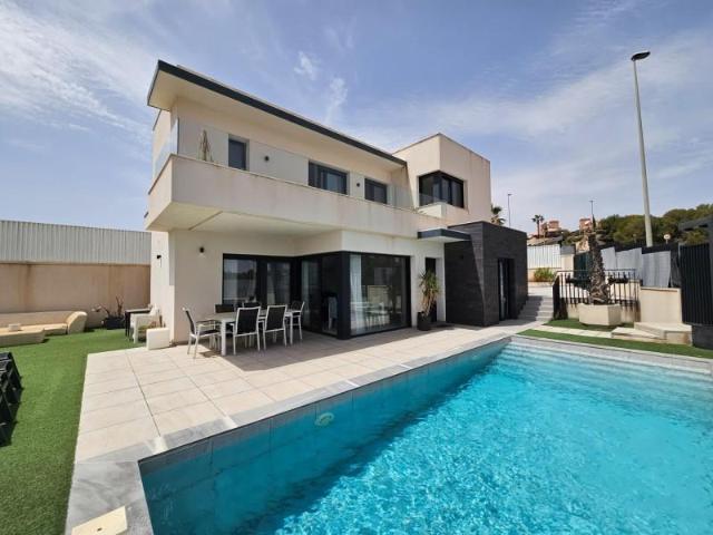 Chalet en venta en San Miguel de Salinas, Urbanizaciones