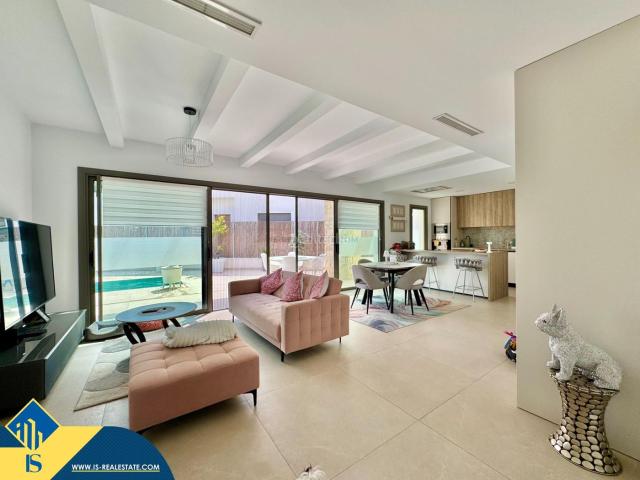Chalet en venta en San Miguel de Salinas. Villa con piscina privada en la provincia de Alicante, en la localidad de San Miguel de Salinas. 3 habitaciones 90 m² A 5 km d. Chalets San Miguel de.