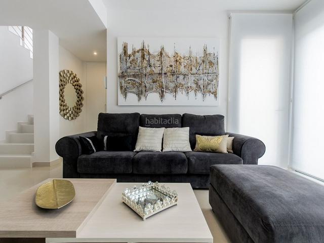 Chalet en venta en San Miguel de Salinas. Villa de 3 dormitorios y 3 baños con piscina y jardín en Orihuela. Chalets San Miguel de.