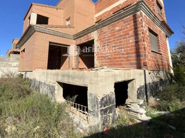 Chalet en venta en San Antonio de Benagéber. Chalet en Venta en San Antonio de Benagéber. Obra por terminar. Chalets San Antonio de.