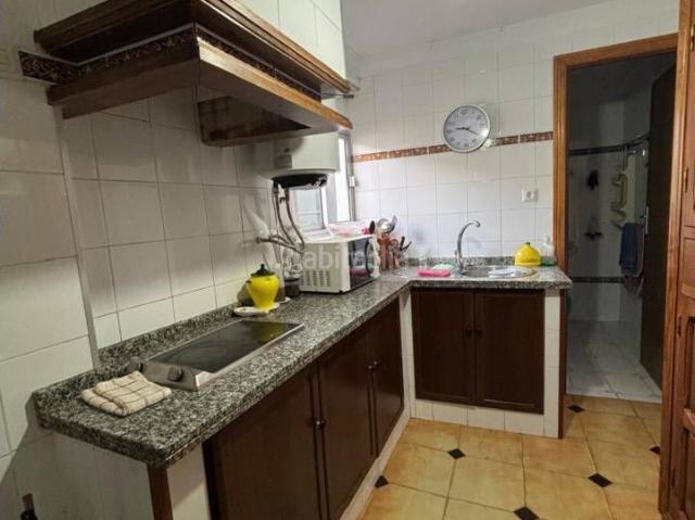 Chalet en venta en San Bartolomé de la Torre. Venta de casa de 3 dormitorios y 1 baño con almaceén. Chalets San Bartolomé de la.