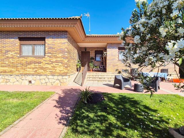 Chalet en venta en San Cristóbal de la Cuesta. CHALET VENTA SAN CRISTÓBAL DE LA CUESTA. Urbis te ofrece un chalet en venta, San Cristóbal de la Cuesta, Salamanca. Chalets San Cristóbal de la.