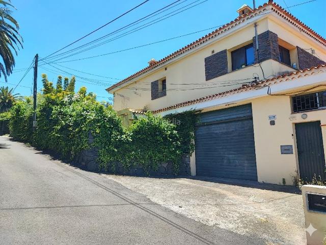 Chalet en venta en San Cristóbal de La Laguna, Guamasa El Ortigal Los Rodeos. Espectacular Chalet Independiente con Gran Parcela y Dos Viviendas en Guamasa. Chalets San Cristóbal de La.