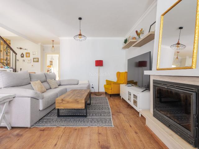 Chalet en venta en San Cristóbal de La Laguna, Los Baldíos Geneto Guajara. ¡Tu Nuevo Hogar en Geneto! Espectacular Adosado con Garaje Privado a un Paso del centro de La Laguna. Chalets San.