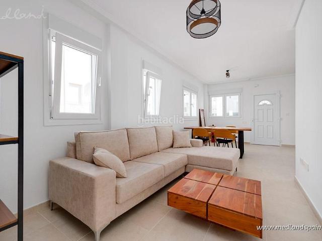 Chalet en venta en San Fulgencio. Chalet independiente en La Marina con 3 dormitorios y solarium con vistas panorámicas. Chalets San.