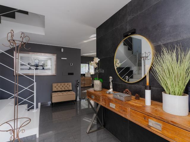 Chalet en venta en San Fulgencio. Impresionante villa de 7 dormitorios en La Marina Urbanizacion. Chalets San.