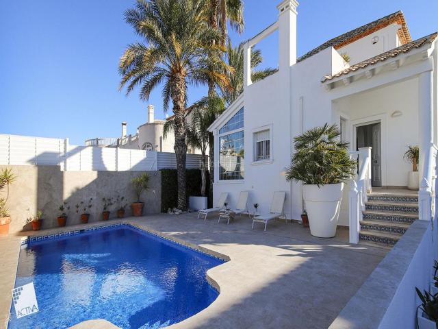 Chalet en venta en San Fulgencio. Preciosa villa en La Marina. Chalets San.
