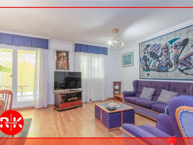 Chalet en venta en San Fernando de Henares, Parque Roma Coronas. SAN FERNANDO DE HENARES PARQUE HENARES ESPECTACULAR CHALET ADOSADO CON BUHARDILLA DE 227 m2. Chalets San Fernando de.