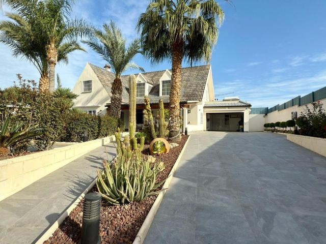 Chalet en venta en San Juan de Alicante, Bellavista Capiscol Frank Espinós. Chalet independiente con piscina privada y gran parcela. Chalets San Juan de.