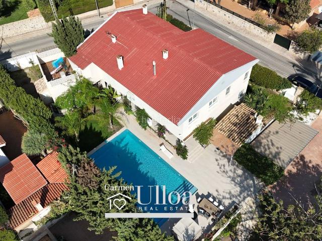 Chalet en venta en San Juan de Alicante, La Font Mezquitas. DOS HOGARES, UN PARAISO JARDÍN MEDITERRÁNEO Y PISCINA CLIMATIZADA. Chalets San Juan de.