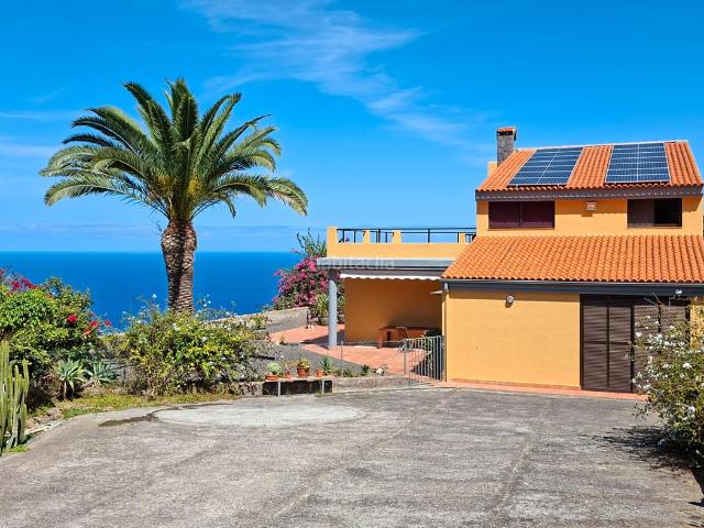 Chalet en venta en San Juan de la Rambla. Tenerife Exclusive Estate with Unobstructed Sea Views and Endless Possibilities. Chalets San Juan de la.