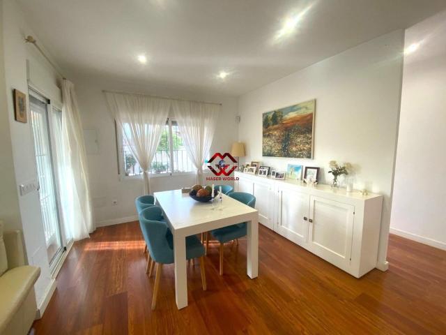 Chalet en venta en San Javier, Santiago de La Ribera. Casa independiente con piscina y placas solares a 600 metros de la playa. Chalets San.