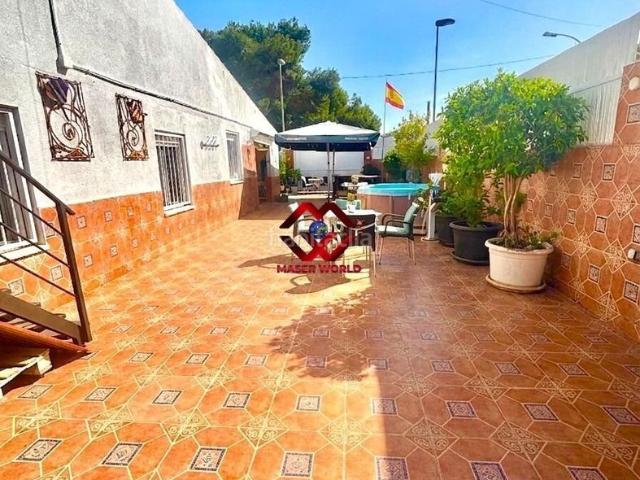 Chalet en venta en San Javier, Santiago de La Ribera. Chalet de una sola planta completamente reformado con solárium y amplia parcela en Santiago de la Ribera. Chalets San.