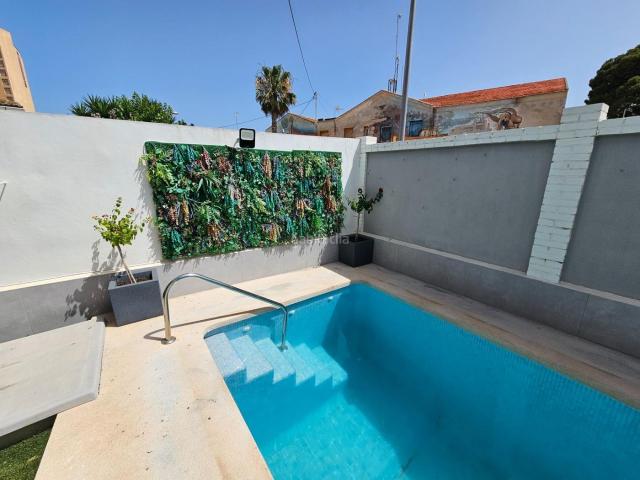 Chalet en venta en San Javier, Santiago de La Ribera. Chalet independiente de una sola planta a 100 metros del mar en Santiago de la Ribera. Chalets San.