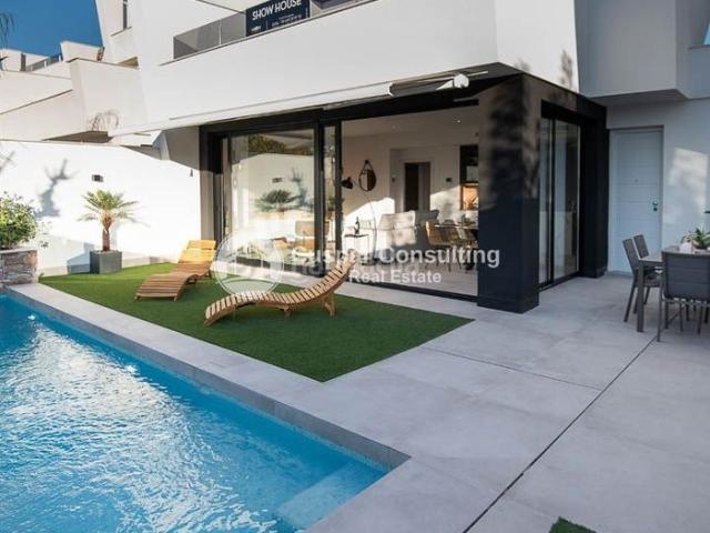 Chalet en venta en San Javier, Santiago de La Ribera. Novedosa promoción de chalets tipo dúplex con piscina privada en Santiago de la Ribera. Chalets San.