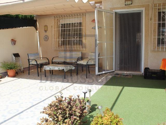 Chalet en venta en San Pedro del Pinatar, Los Cuarteros. Chalet en venta en San Pedro del Pinatar con 4 habitaciones, terrazas y garaje. Amueblado y muy cerca del mar. Chalets San Pedro del.