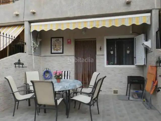 Chalet en venta en San Pedro del Pinatar, Los Cuarteros. Dúplex de 3 dormitorios y 2 baños con jardín y patio. Chalets San Pedro del.