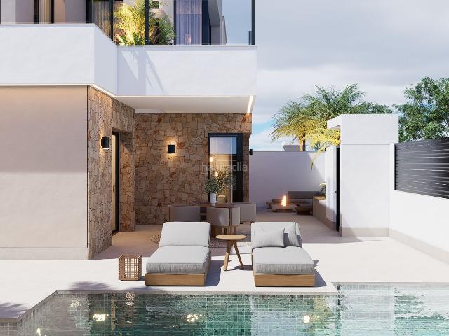 Chalet en venta en San Pedro del Pinatar, San Pedro del Pinatar. Villas de obra nueva con 4 dormitorios, 4 bantildeos, piscina privada y jacuzzi en San Pedro del Pinatar, Costa Caacutelida Estas.