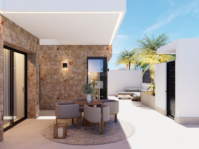 Chalet en venta en San Pedro del Pinatar, San Pedro del Pinatar. Exclusiva vivienda de obra nueva con piscina privada y jacuzzi, diseñada para disfrutar del máximo confort y calidad de vida. Chalets.
