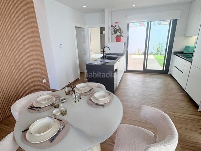 Chalet en venta en San Pedro del Pinatar, San Pedro del Pinatar. Exclusiva Villa Independiente en San Pedro del Pinatar con Piscina Privada. Chalets San Pedro del.