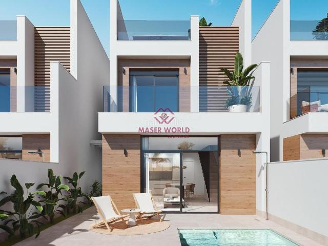 Chalet en venta en San Pedro del Pinatar, San Pedro del Pinatar. Impresionante villa de diseño en San Pedro del Pinatar, con piscina privada y detalles de alta gama. Chalets San Pedro del.
