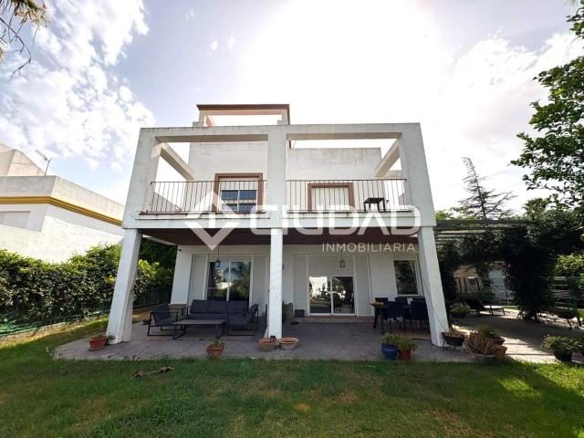 Chalet en venta en Sanlúcar de Barrameda, Martín Miguel. CHALET CON JARDÍN Y PISCINA EN MARTÍN MIGUEL. Chalets Sanlúcar de.