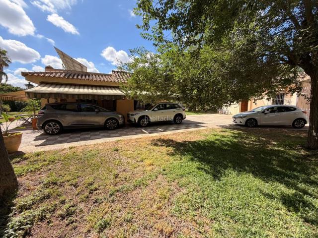 Chalet en venta en Sanlúcar la Mayor. Chalet en venta en Ctra. de Olivares, 3 dormitorios. Chalets Sanlúcar la.
