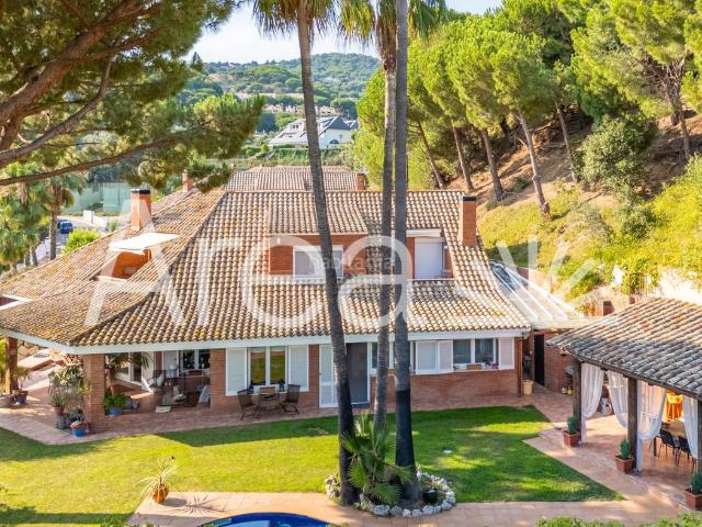 Chalet en venta en Sant Vicenç de Montalt, Supermaresme. Elegante Torre en La Ferrera Nord, lujo, ubicación, confort total. Chalets Sant Vicenç de.