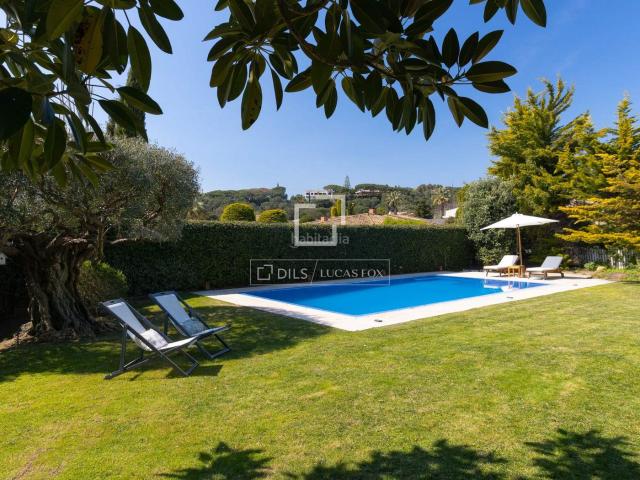 Chalet en venta en Sant Vicenç de Montalt, Santa Maria Balís Can Riera Can Jordi. Acogedora villa en excelentes condiciones y mucha privacidad en venta en Supermaresme Golf en Sant Vicenç de.