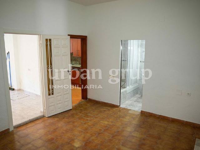 Chalet en venta en Sant Vicenç dels Horts, de 122 m² 6 habitaciones por 400.000