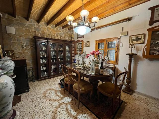 Chalet en venta en Sant Vicent del Raspeig, Los Girasoles. Encantador Chalet en Parcela Rústica a solo 4 minutos de San Vicente del Raspeig!. Chalets Sant Vicent del.