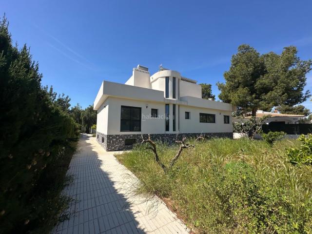 Chalet en venta en Sant Vicent del Raspeig, Los Girasoles. Impresionante Villa Nueva en Los Girasoles Tu Paraíso Espera por Ti!. Chalets Sant Vicent del.