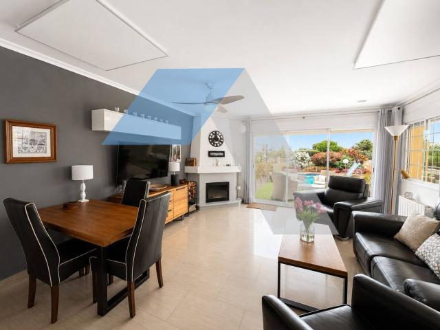 Chalet en venta en Sant Vicent del Raspeig, Los Girasoles. Magnífico chalet independiente en Los Girasoles, San Vicente del Raspeig. Chalets Sant Vicent del.