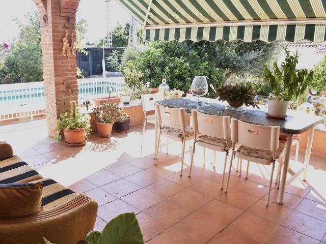 Chalet en venta en Sant Vicent del Raspeig, Villamontes Boqueres. CHALET EN EXCELENTE UBICACIÓN, ESQUINADO Y TODO EN UNA SÓLA PLANTA !. Chalets Sant Vicent del.
