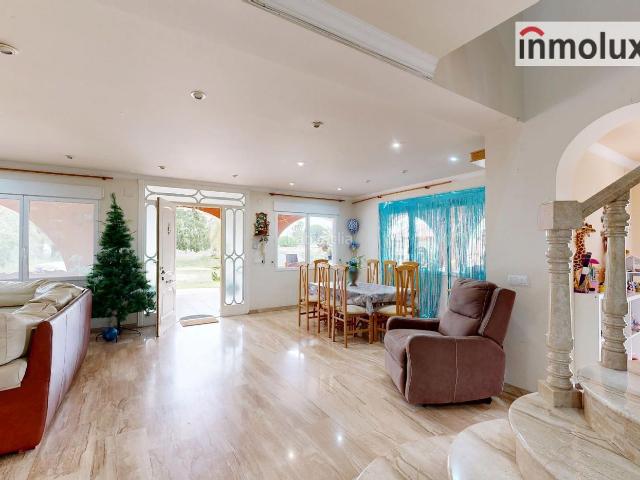 Chalet en venta en Sant Vicent del Raspeig, Villamontes Boqueres. Chalet independiente en San Vicente con piscina, apartamento independiente y zona deportiva ideal para vivir o invertir. Chalets Sant.