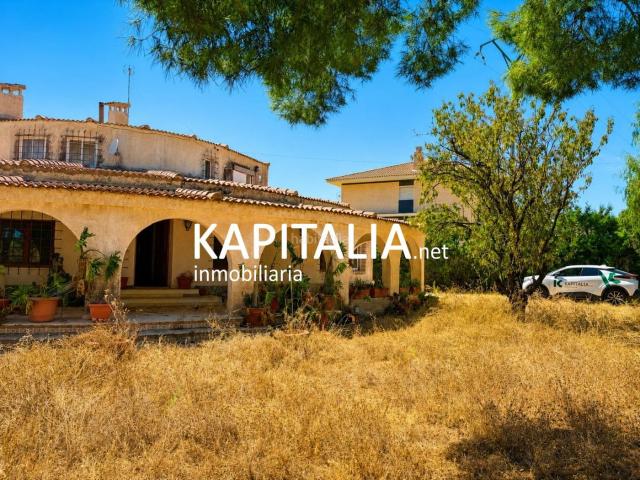Chalet en venta en Sant Vicent del Raspeig, Villamontes Boqueres. ESPECTACULAR CHALET EN SAN VICENT DEL RASPEIG EN PLENO ENTORNO NATURAL Y CON PISCINA PRIVADA. Chalets Sant Vicent del.
