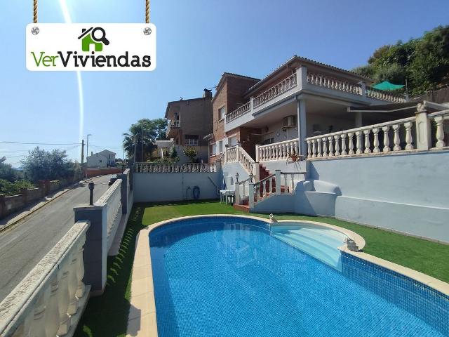 Chalet en venta en calle Muntanya, Sant Andreu de la Barca, de 237 m² 4 habitaciones por 585.000