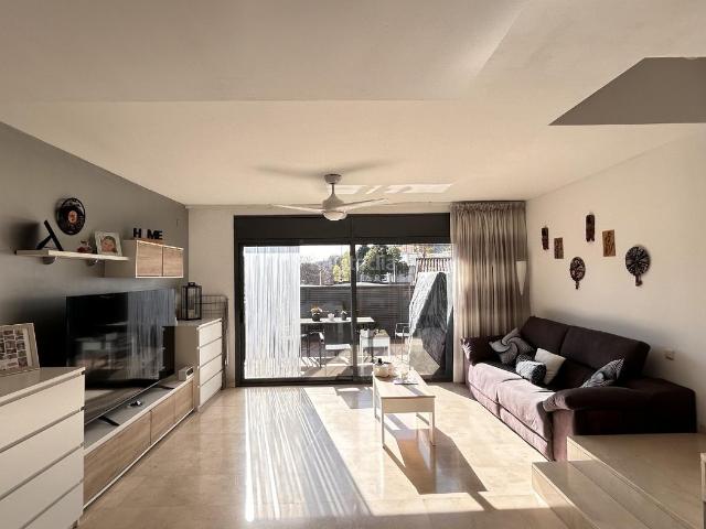 Chalet en venta en Sant Andreu de la Barca. Junto a la estación de Ferrocarriles Catalanes. Chalets Sant Andreu de la.