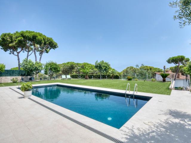 Chalet en venta en Sant Antoni de Calonge, Torre Valentina Mas Vilar de La Mutxada Treumal Costa Brava. EXCLUSIVA VILLA DE DISEÑO CON VISTAS AL MAR EN TREUMAL. Chalets Sant Antoni de.