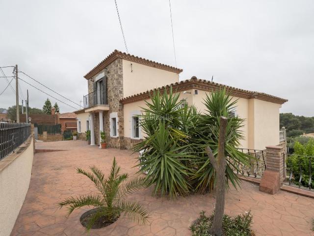 Chalet en venta en Sant Antoni de Calonge, Puig Ses Forques Torre Colomina Costa Brava. Chalet Unifamiliar en venta en Calonge con 5 habitaciones, 4 baños, parking, calefacción y piscina. Chalets.