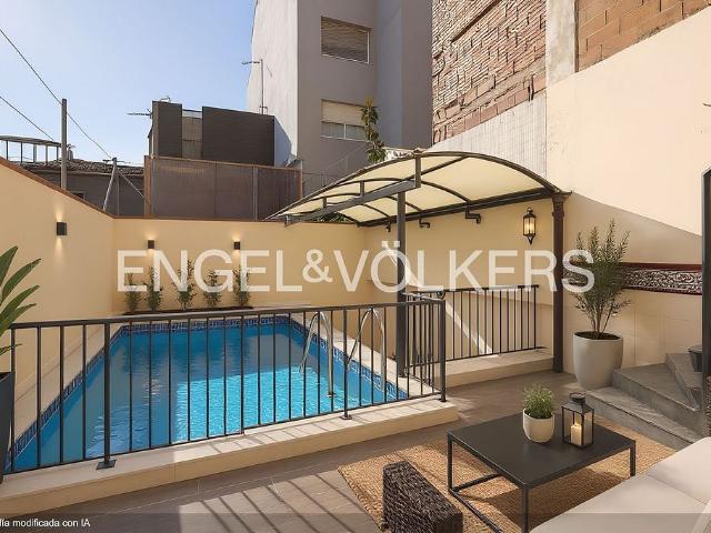 Chalet en venta en Sant Boi de Llobregat, de 250 m² 5 habitaciones por 790.000