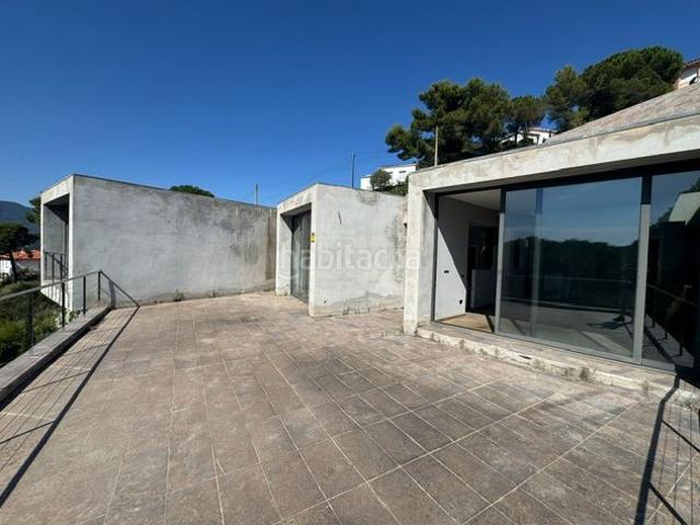 Chalet en venta en Sant Cebrià de Vallalta. 2 viviendas unifamiliares que forman una casa tipo chalet 6 hab 3 baños zona muy tranquila vistas despejadas a la montaña. Chalets Sant Cebrià de.