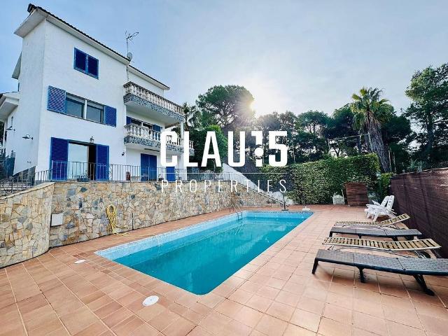 Chalet en venta en Sant Cebrià de Vallalta, de 150 m² 5 habitaciones por 440.000