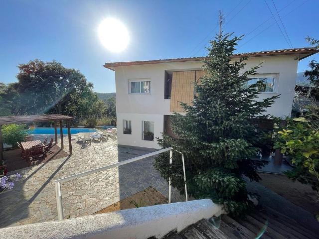 Chalet en venta en Sant Cebrià de Vallalta, de 190 m² 4 habitaciones por 394.000