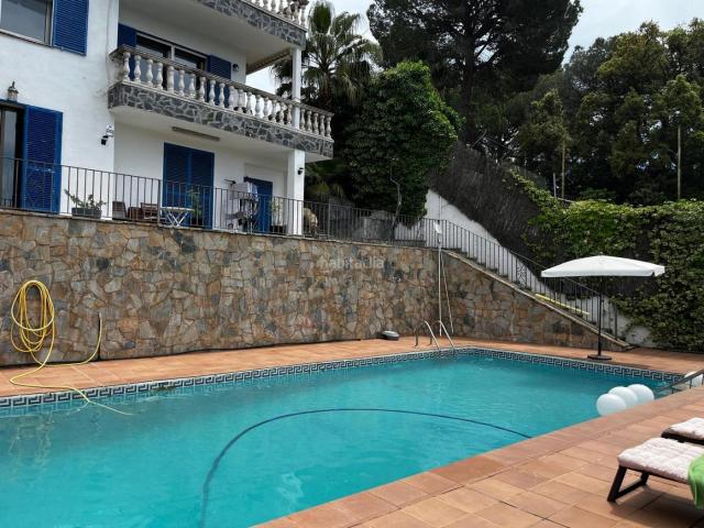 Chalet en venta en Sant Cebrià de Vallalta. Exclusiva casa en venta con vistas al mar en Sant Cebrià de Vallalta. Chalets Sant Cebrià de.